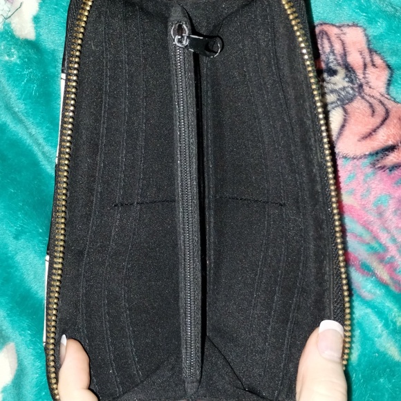 Christian Siriano Zip Around wallet - Picture 6 of 7